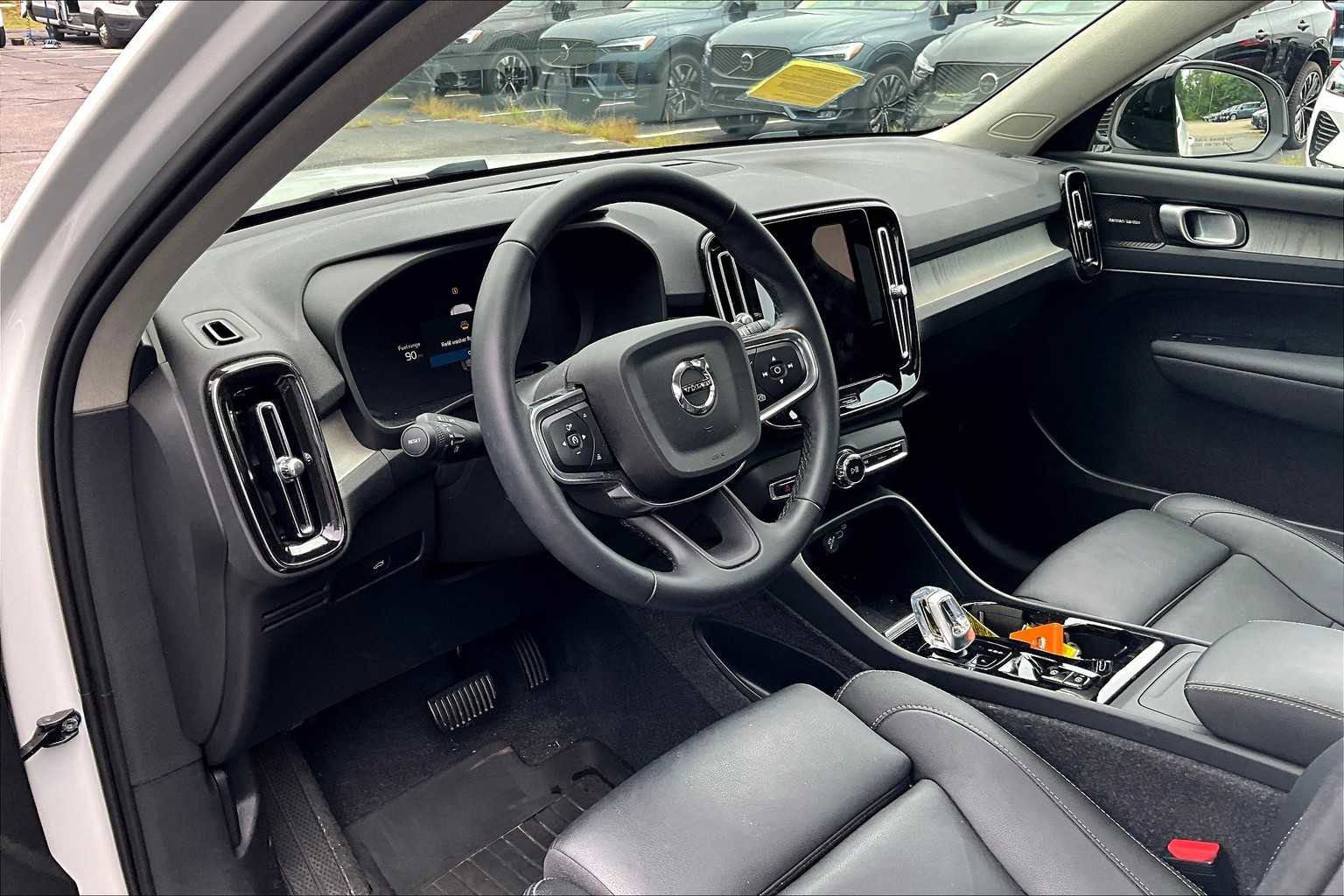 Used 2025 Volvo XC40 B5 Plus w/ Protection Package Premier image 16