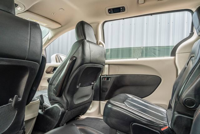 Used 2019 Chrysler Pacifica Touring-L image 35