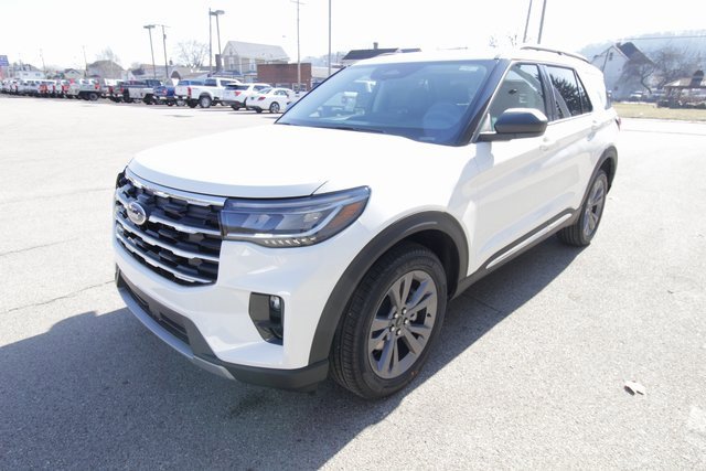 New 2025 Ford Explorer Active w/ Active Comfort Package image 3