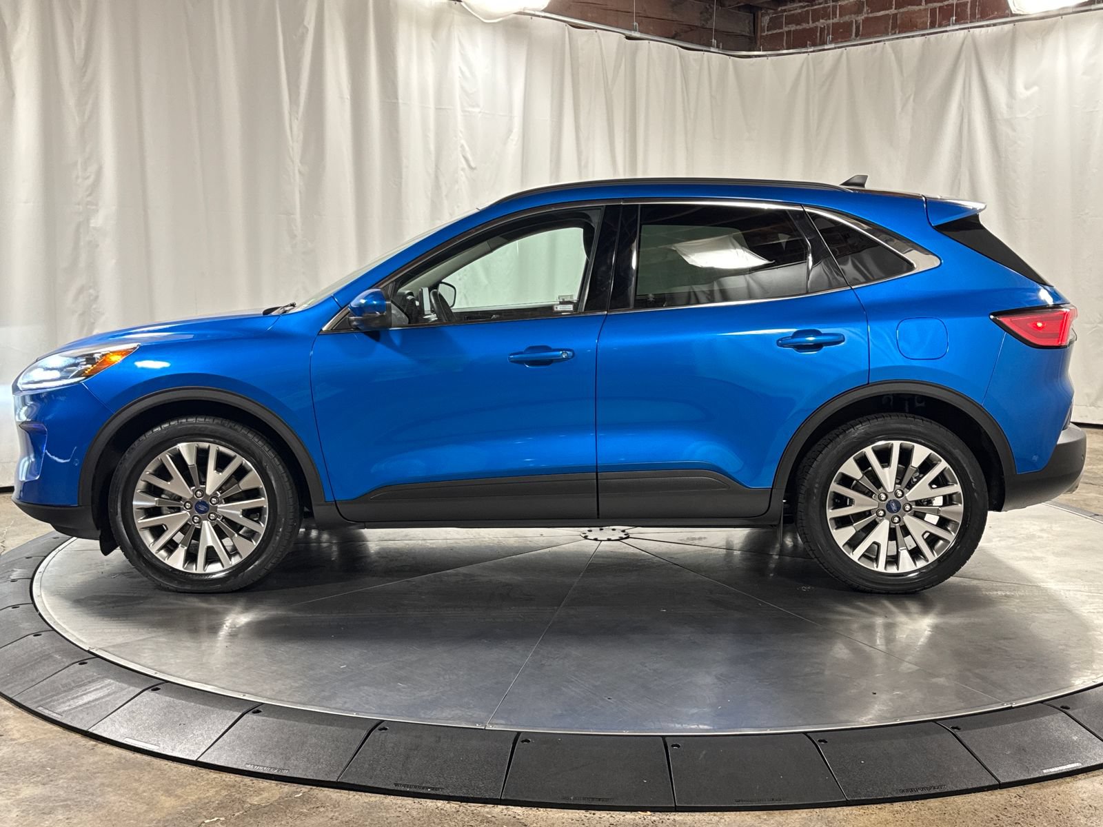 Used 2020 Ford Escape Titanium AWD/4WD image 8