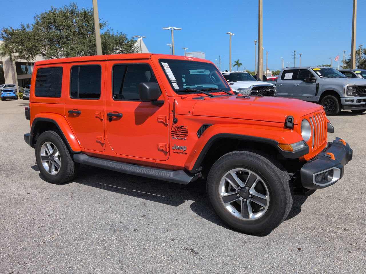 Used 2019 Jeep Wrangler Unlimited Sahara w/ LED Lighting Group AWD/4WD image 2