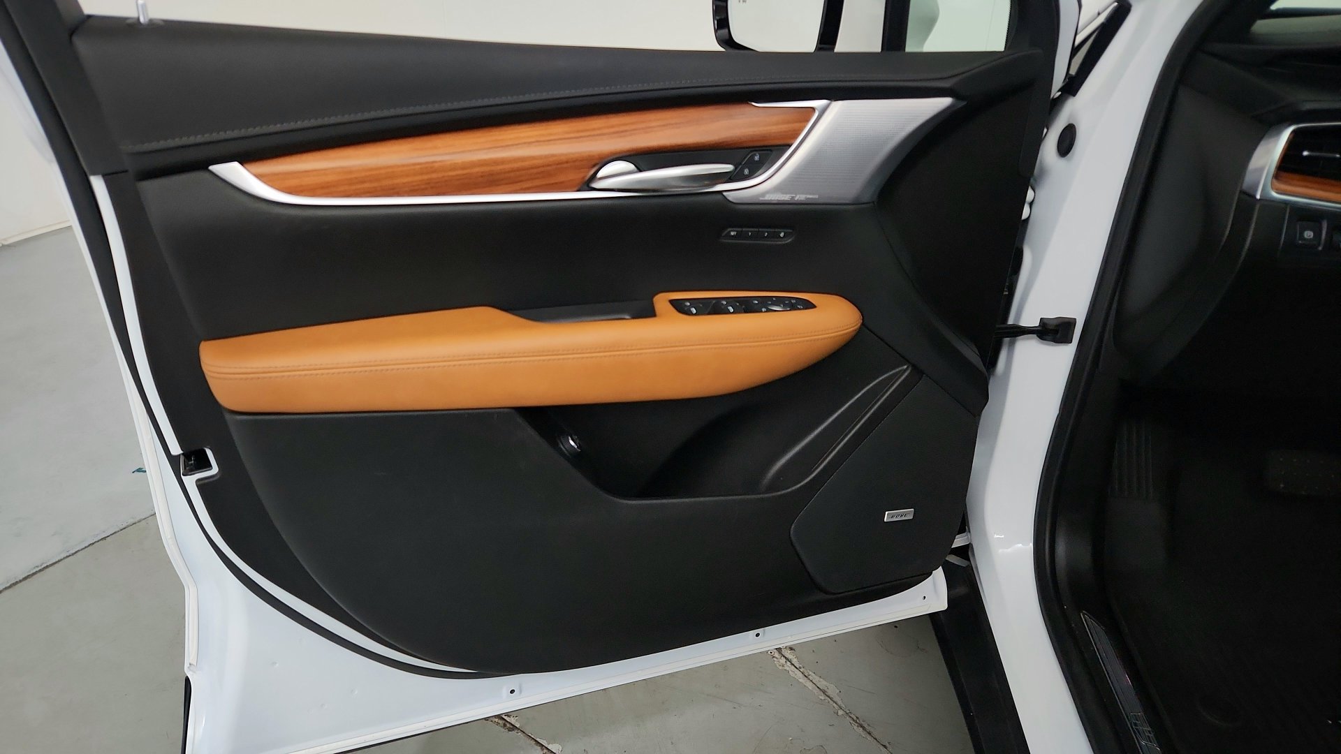 Used 2024 Cadillac XT5 Premium Luxury w/ LPO, Floor Liner Package FWD image 8