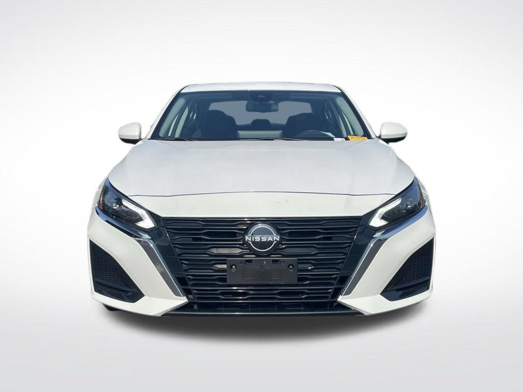Used 2023 Nissan Altima 2.5 SV w/ SV Premium Package AWD/4WD image 2