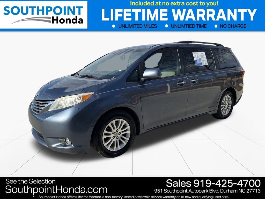 Used 2017 Toyota Sienna XLE image 3