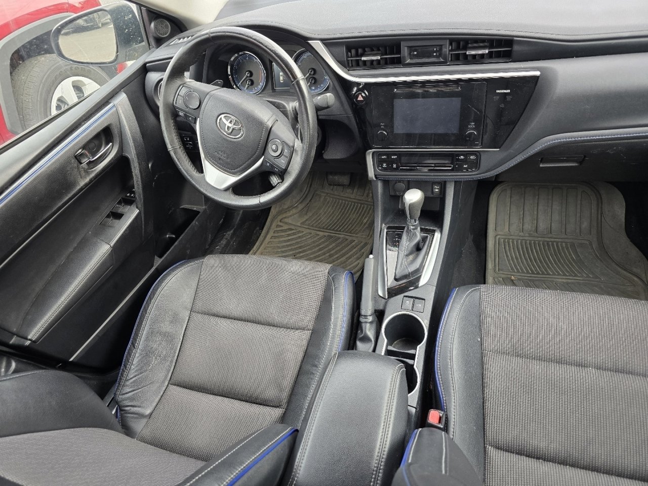 Used 2017 Toyota Corolla SE image 12
