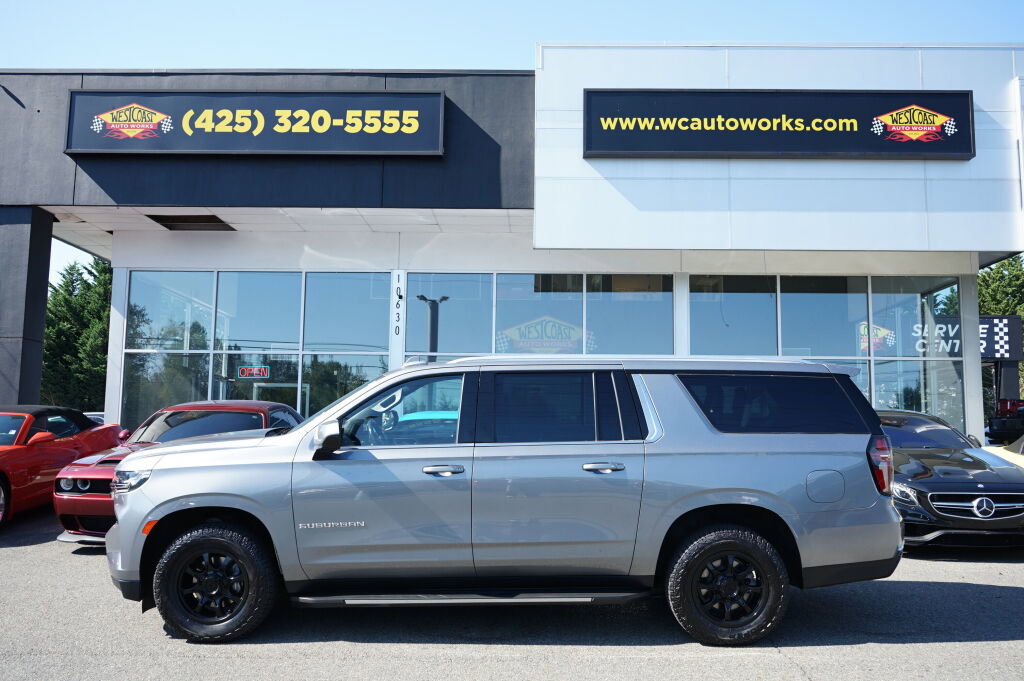 Used 2021 Chevrolet Suburban LT image 2