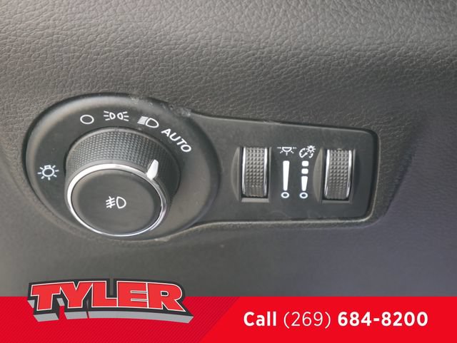 Certified 2023 Jeep Compass Latitude AWD/4WD image 24