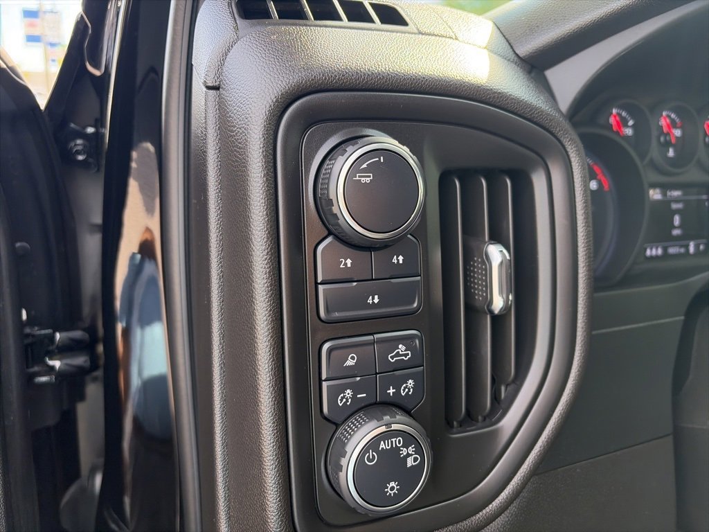 Used 2024 Chevrolet Silverado 2500 Custom w/ Custom Value Package image 17