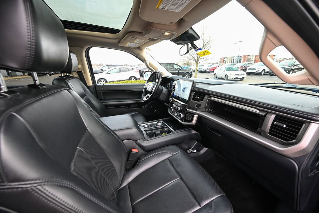 Used 2022 Ford Expedition Max XLT image 25