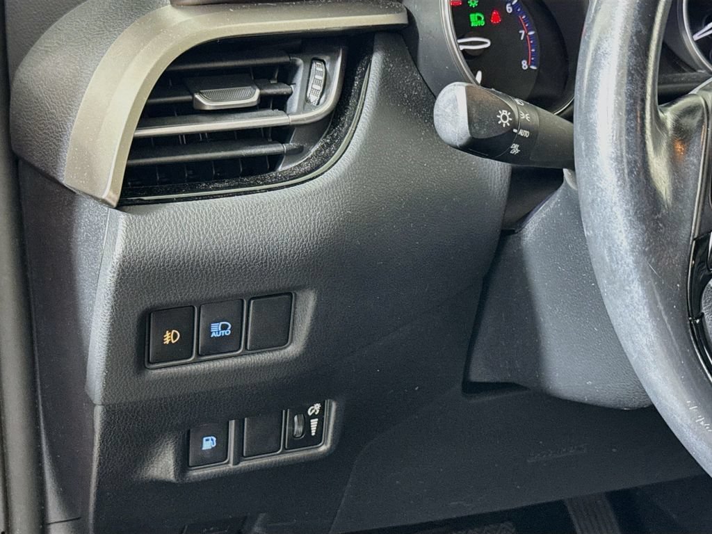 Used 2019 Toyota C-HR Limited FWD image 10