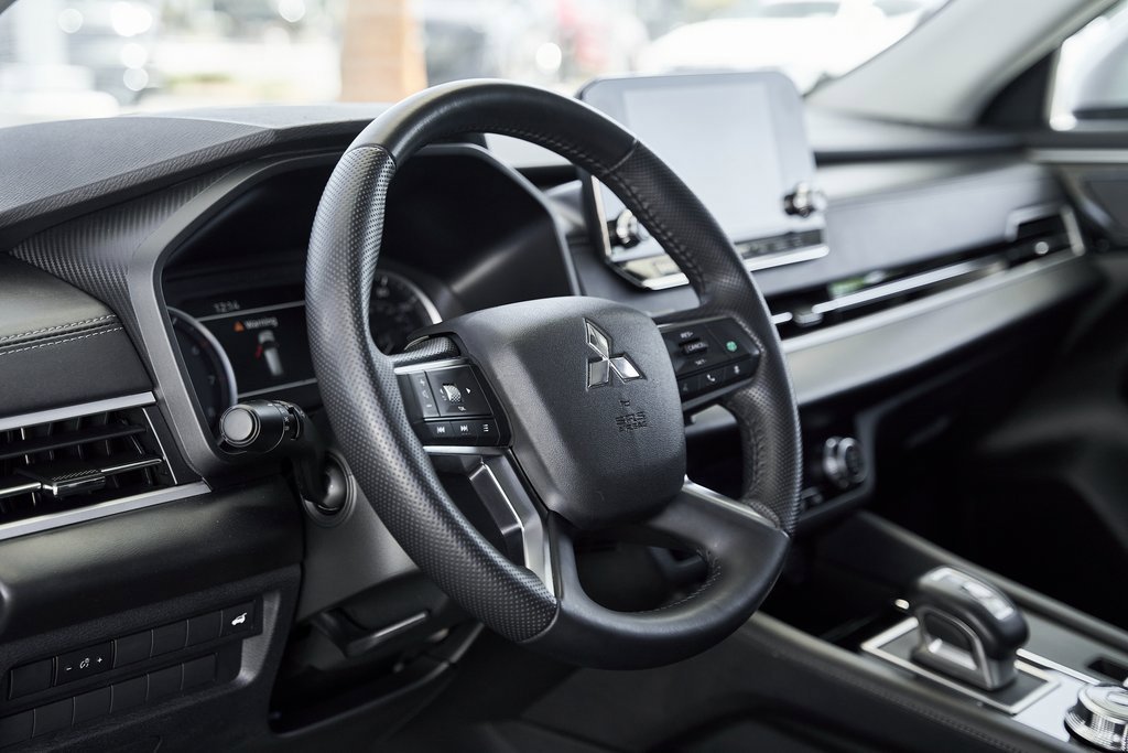 Used 2024 Mitsubishi Outlander SE image 21