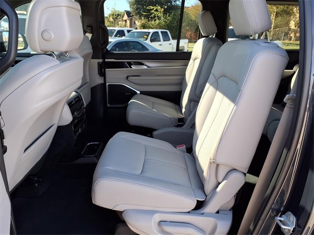 New 2025 Jeep Wagoneer L Series II image 13