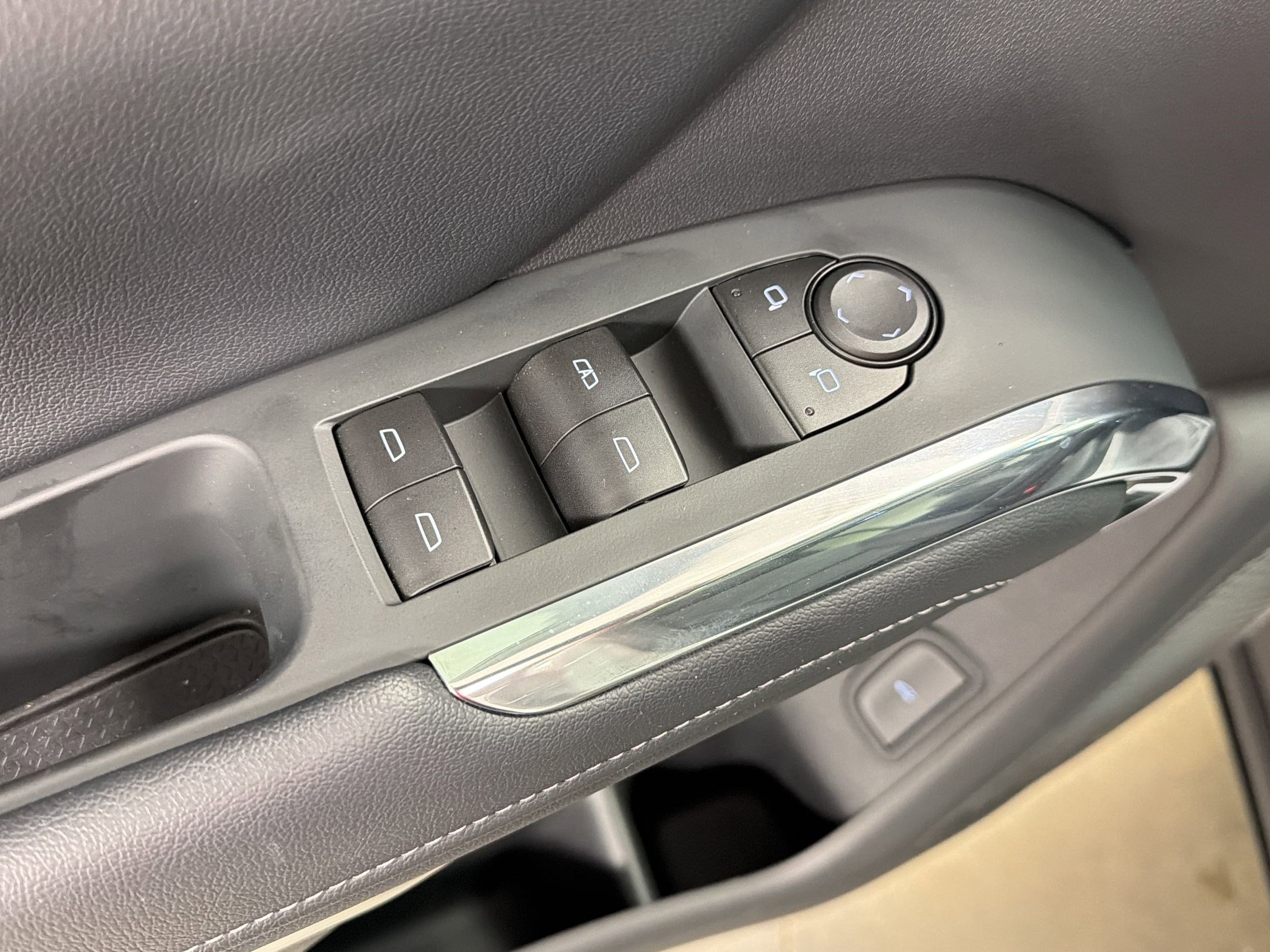 New 2026 Chevrolet Traverse LT w/ Sun and Wheel Package image 12