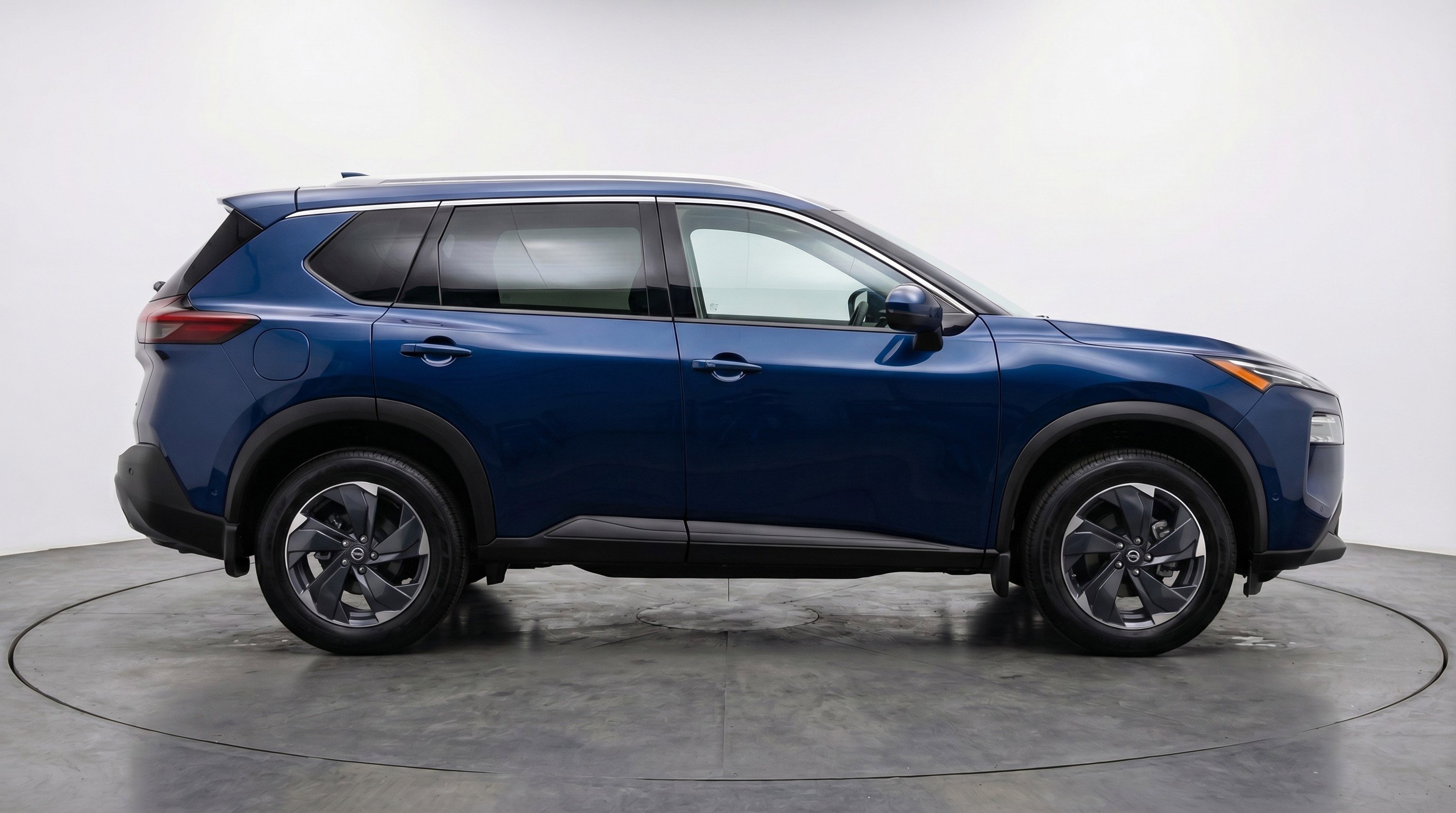 Used 2025 Nissan Rogue SV AWD/4WD image 11