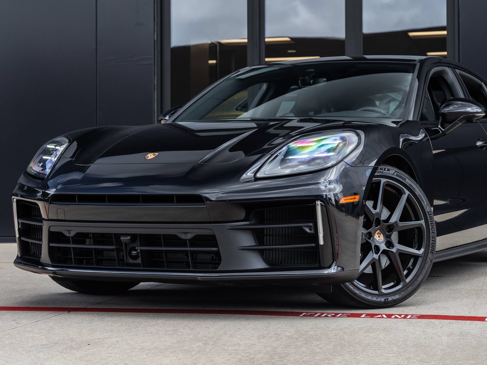 Certified 2025 Porsche Panamera image 8