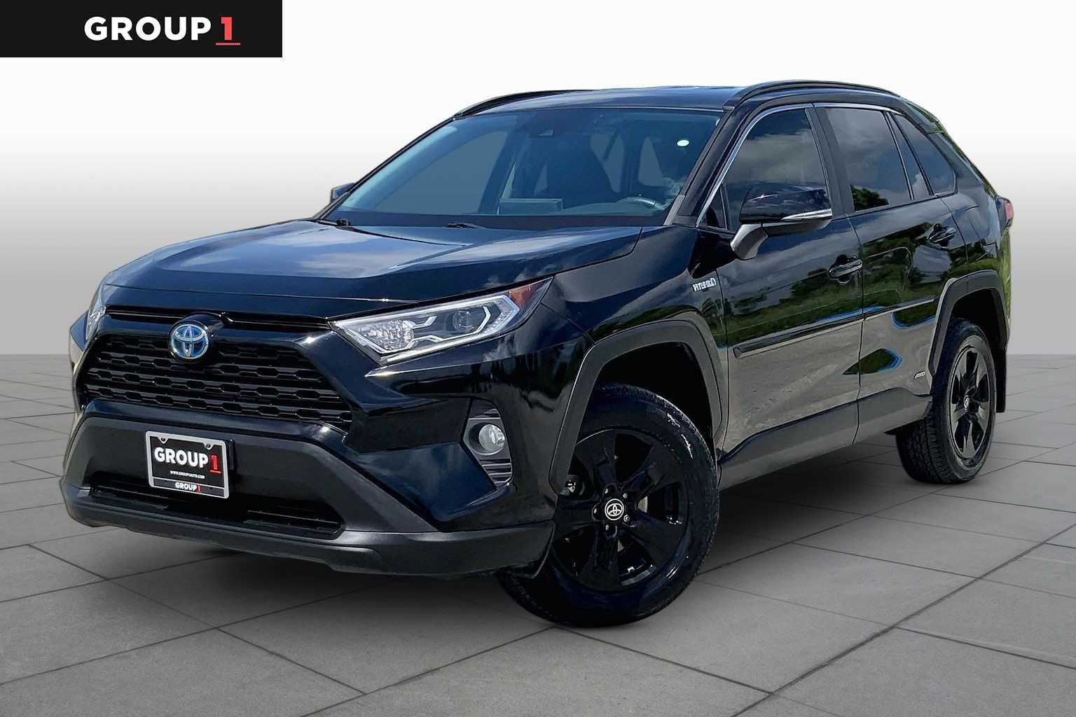 Used 2021 Toyota RAV4 XLE w/ XLE Grade Weather Package AWD/4WD image 1