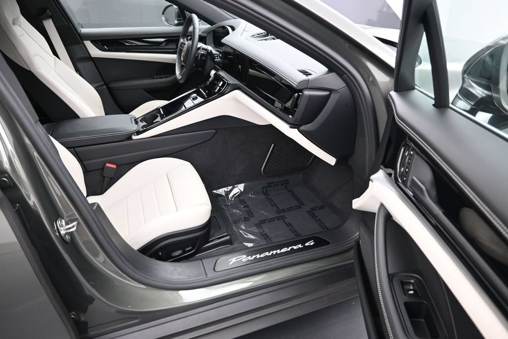 Certified 2026 Porsche Panamera 4 AWD/4WD image 30