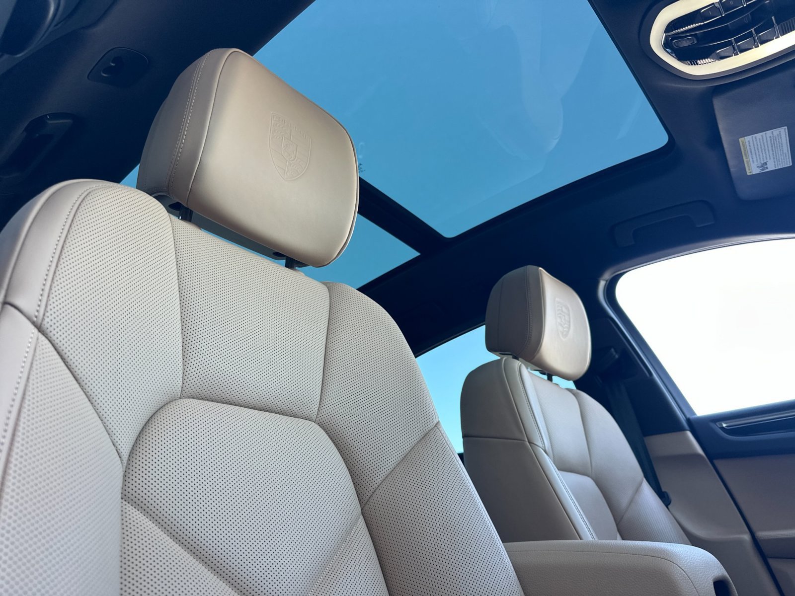 Certified 2024 Porsche Macan S AWD/4WD image 27
