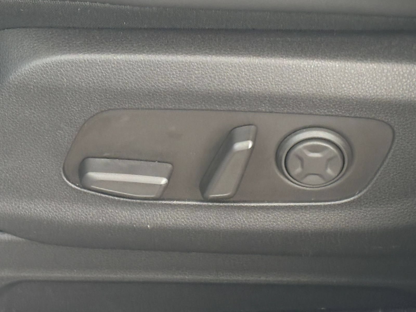 Used 2026 Kia Carnival FWD image 22
