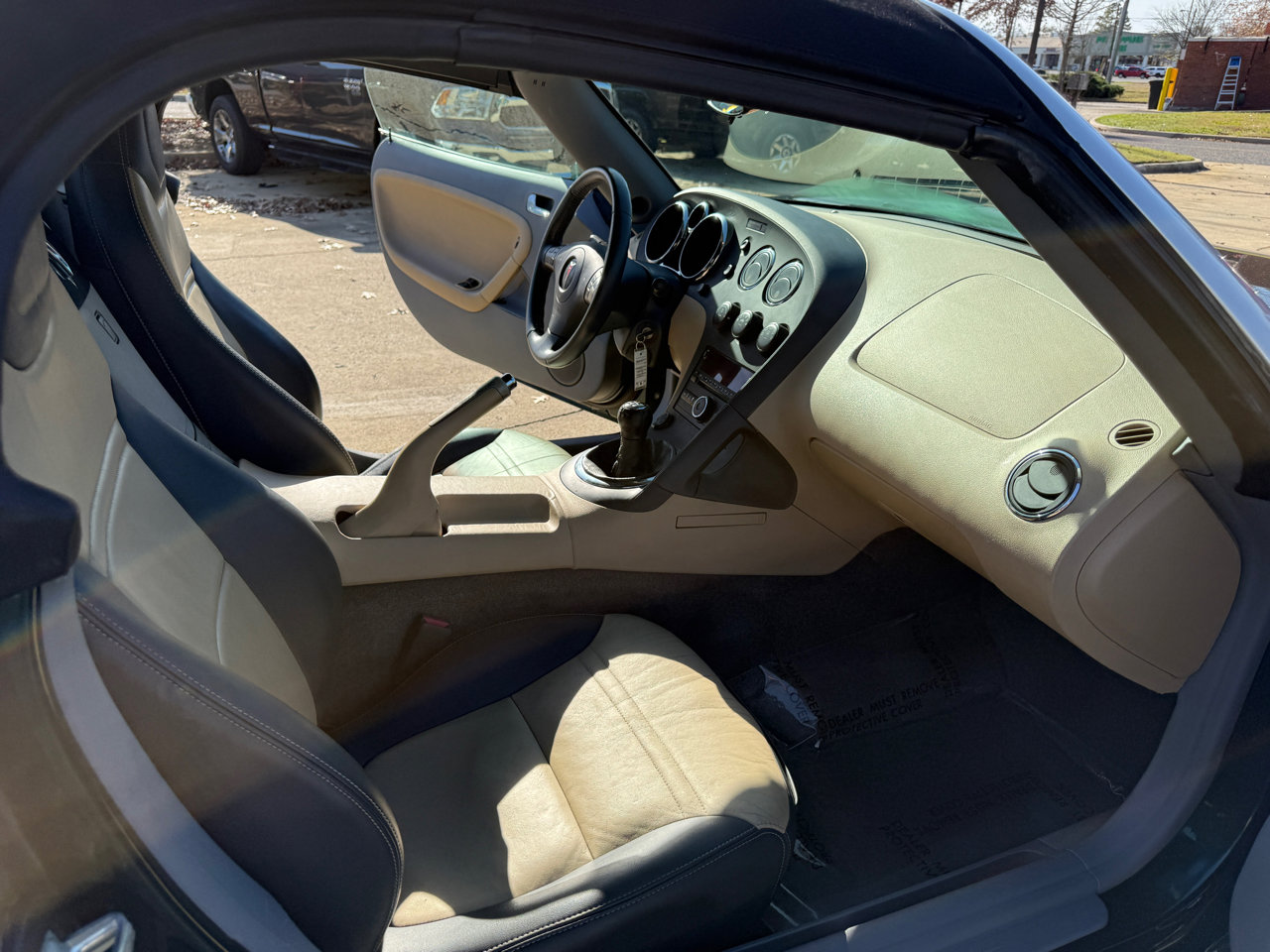 Used 2006 Pontiac Solstice Convertible w/ Premium Package image 17