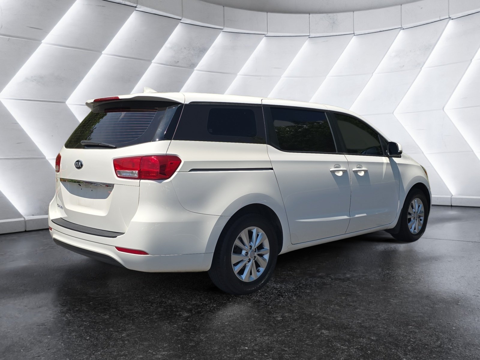 Used 2018 Kia Sedona L FWD image 5