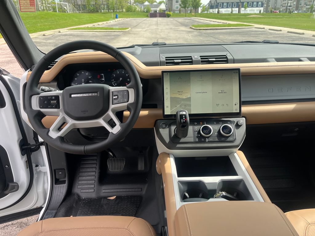 New 2026 Land Rover Defender 130 X-Dynamic SE AWD/4WD image 12