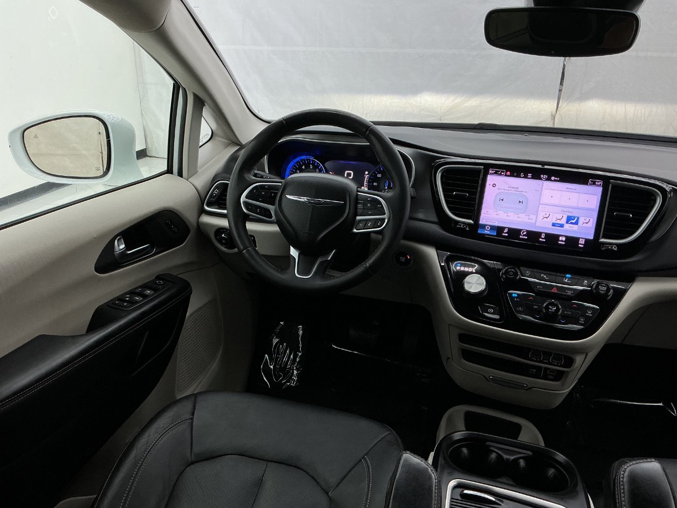 Used 2022 Chrysler Pacifica Touring-L FWD image 27