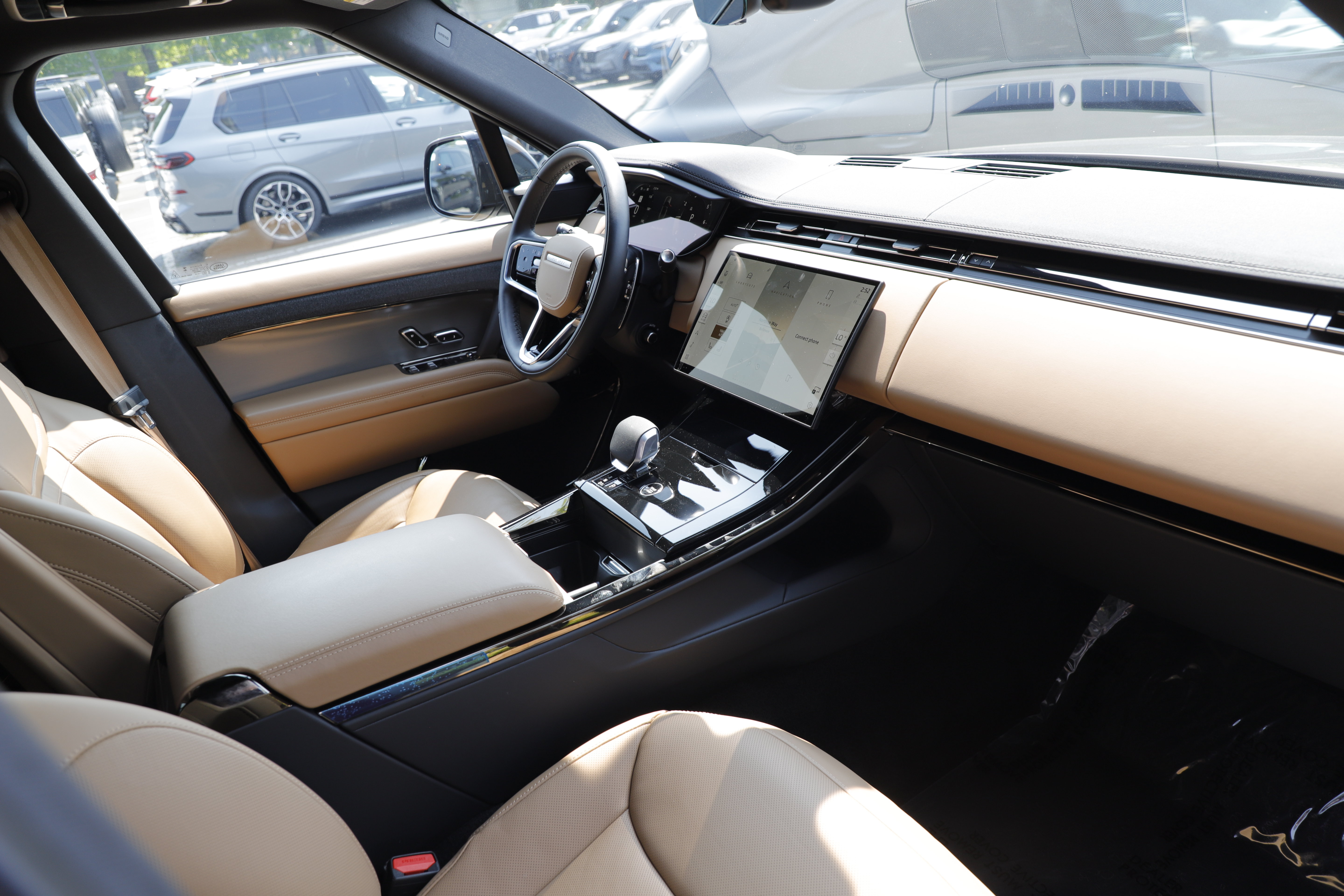 Certified 2026 Land Rover Range Rover Sport SE AWD/4WD image 13
