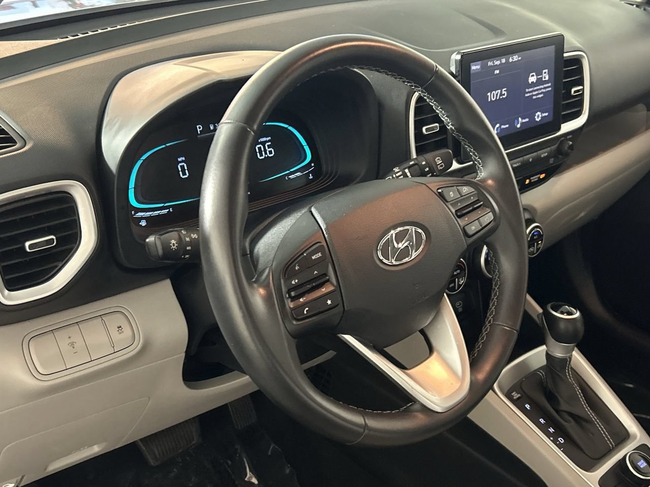 Used 2025 Hyundai Venue SEL FWD image 15