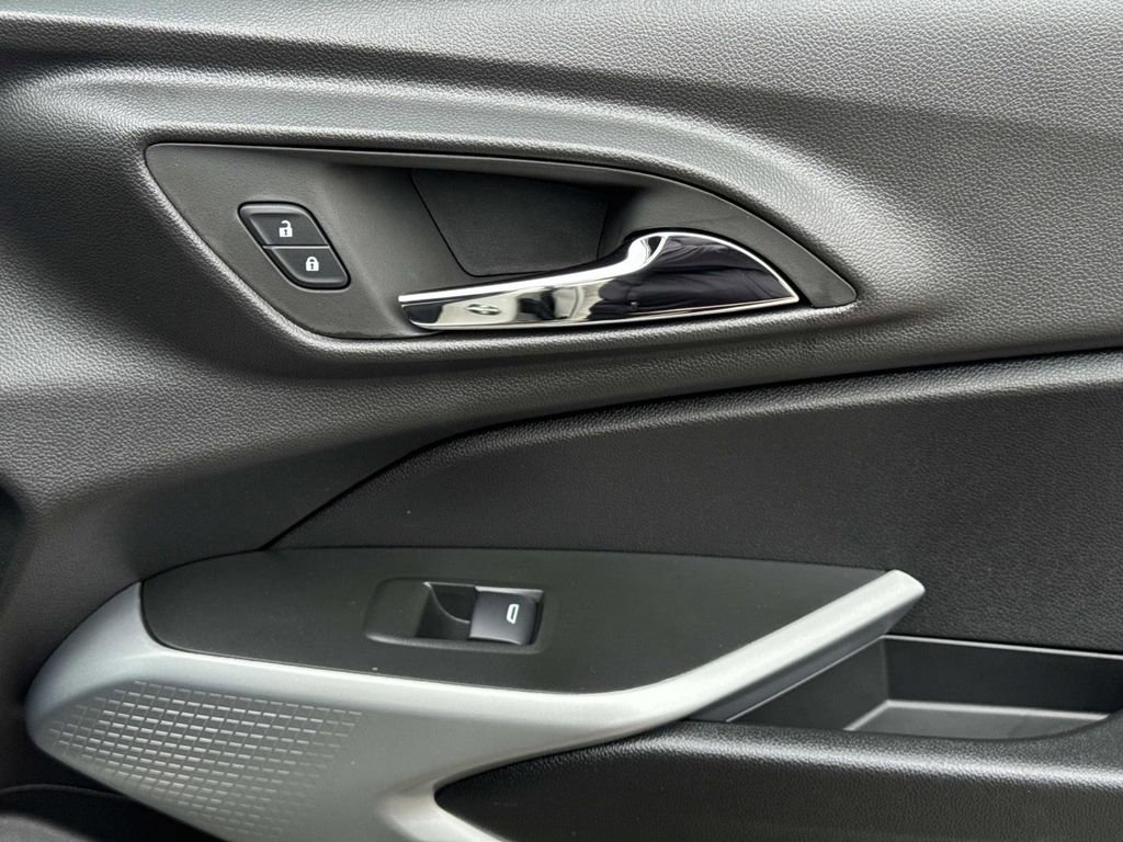 New 2026 Chevrolet Trax RS w/ Sunroof Package image 14