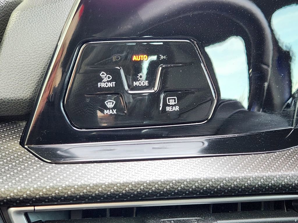 Used 2022 Volkswagen Golf R image 11