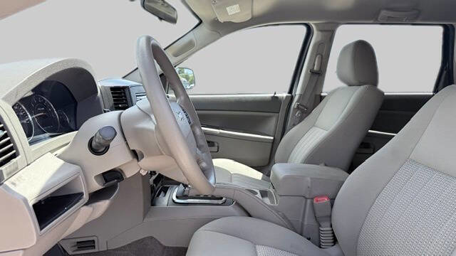 Used 2007 Jeep Grand Cherokee Laredo w/ Cargo Convenience Group RWD image 14