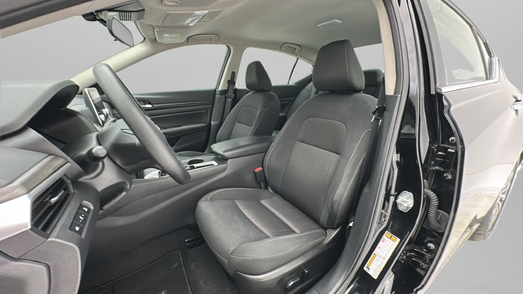 Used 2025 Nissan Altima 2.5 SV FWD image 13