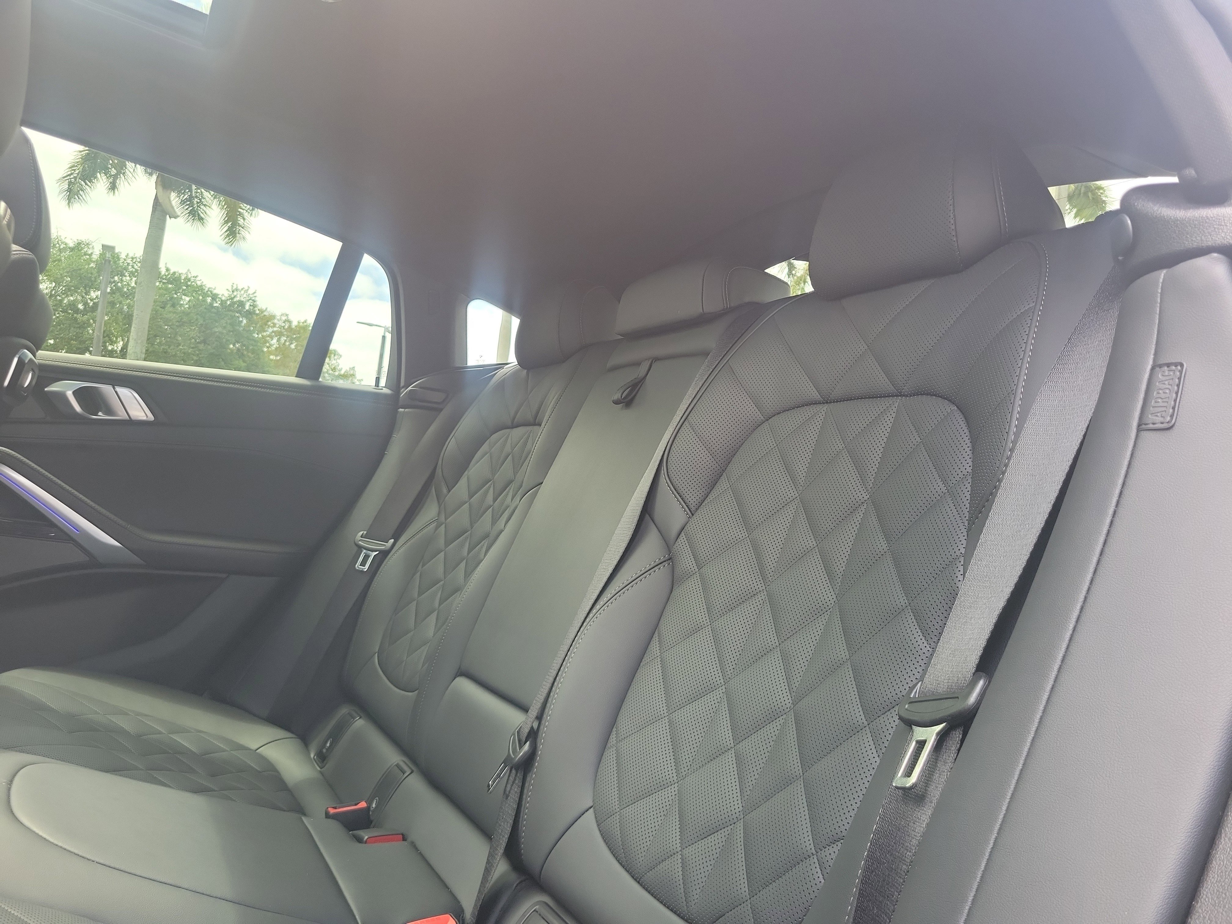 Used 2025 BMW X6 xDrive40i w/ Premium Package image 11
