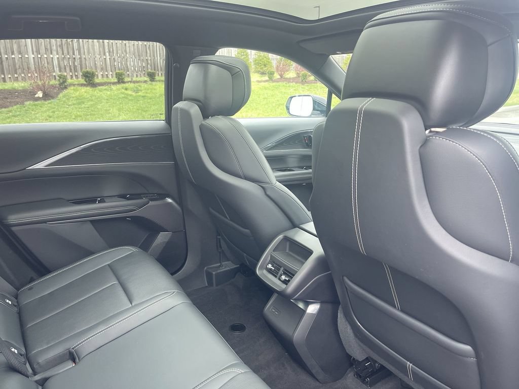 Certified 2024 Cadillac Lyriq Premium Luxury AWD/4WD image 38