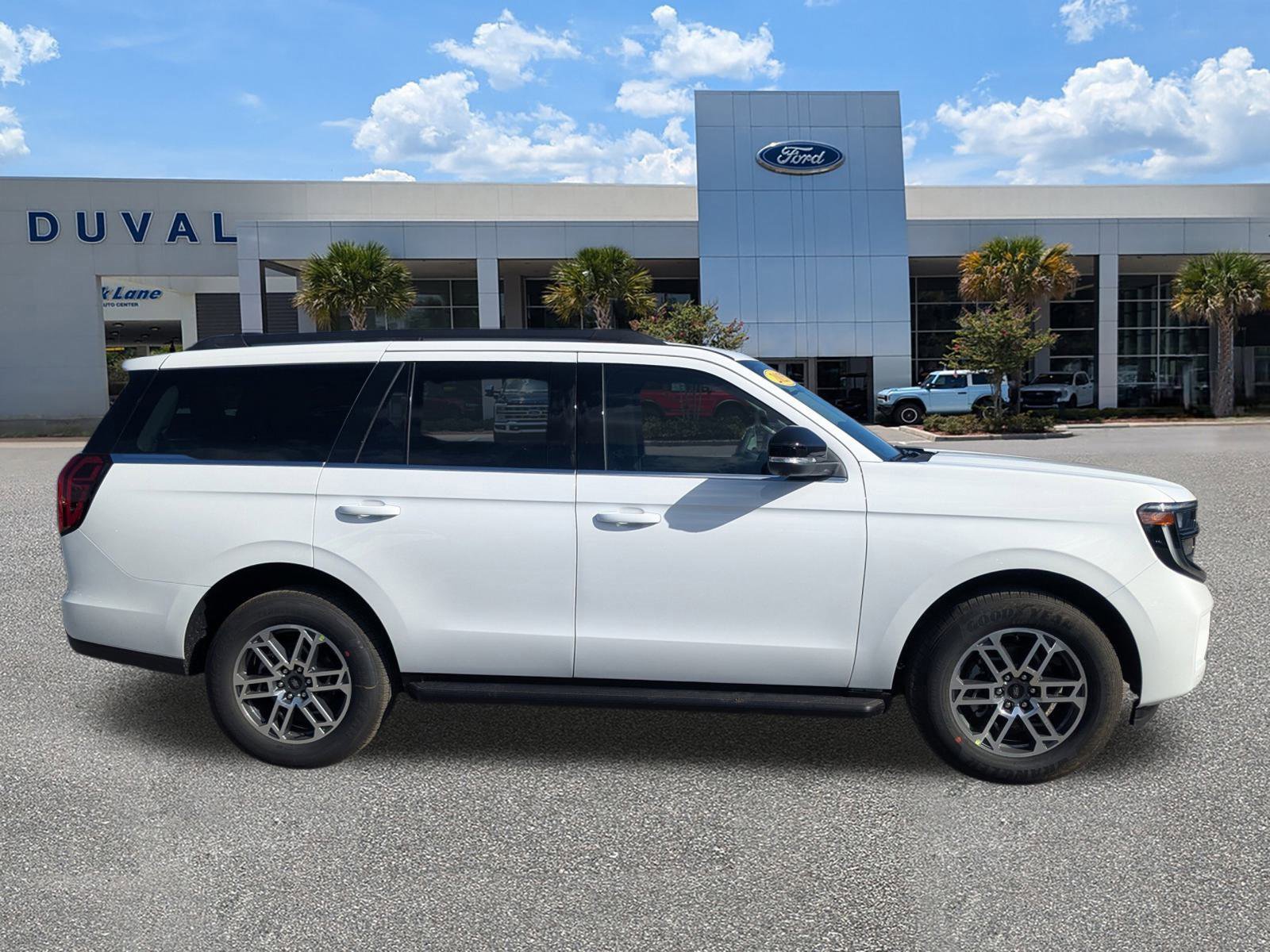 New 2025 Ford Expedition Active image 3