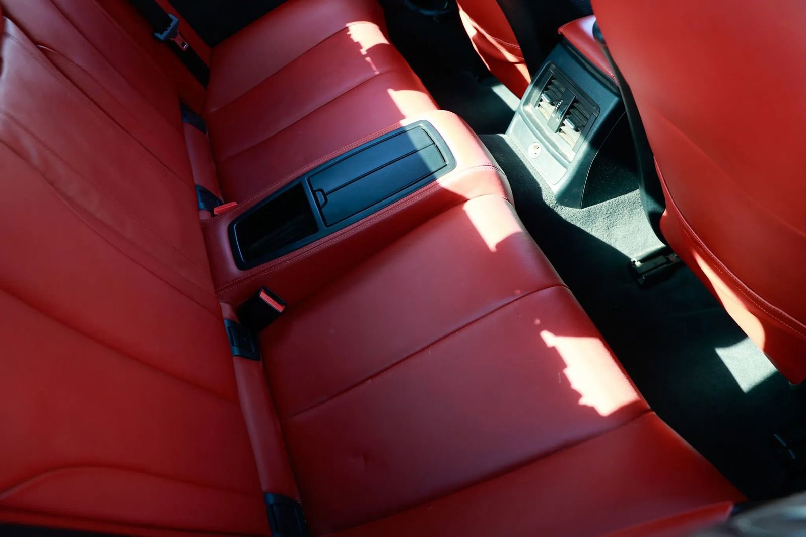 Used 2015 BMW M4 Convertible image 17