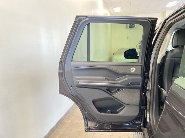 New 2027 Lincoln Navigator Reserve AWD/4WD image 11