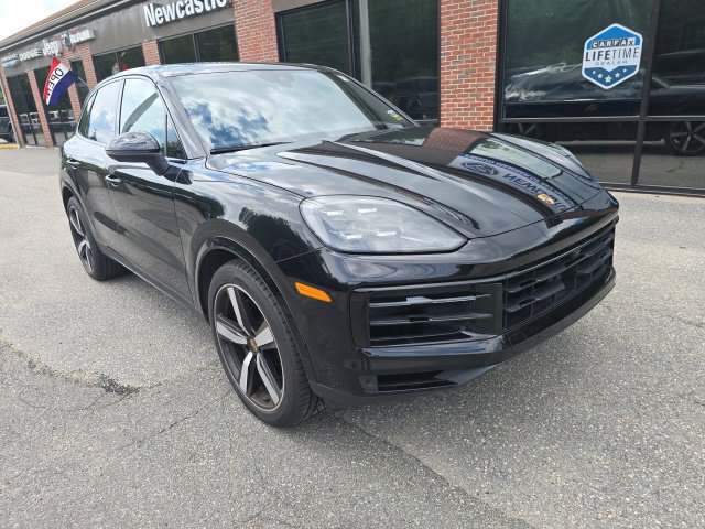 Used 2024 Porsche Cayenne AWD/4WD image 3