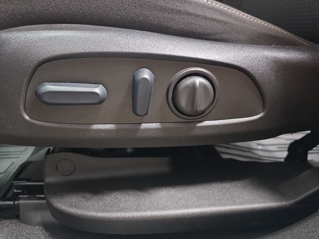 Certified 2023 GMC Acadia SLE w/ Driver Convenience Package image 30