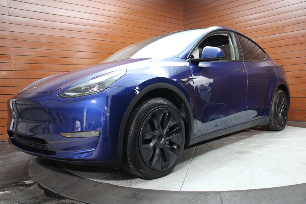 Used 2024 Tesla Model Y 2WD image 9