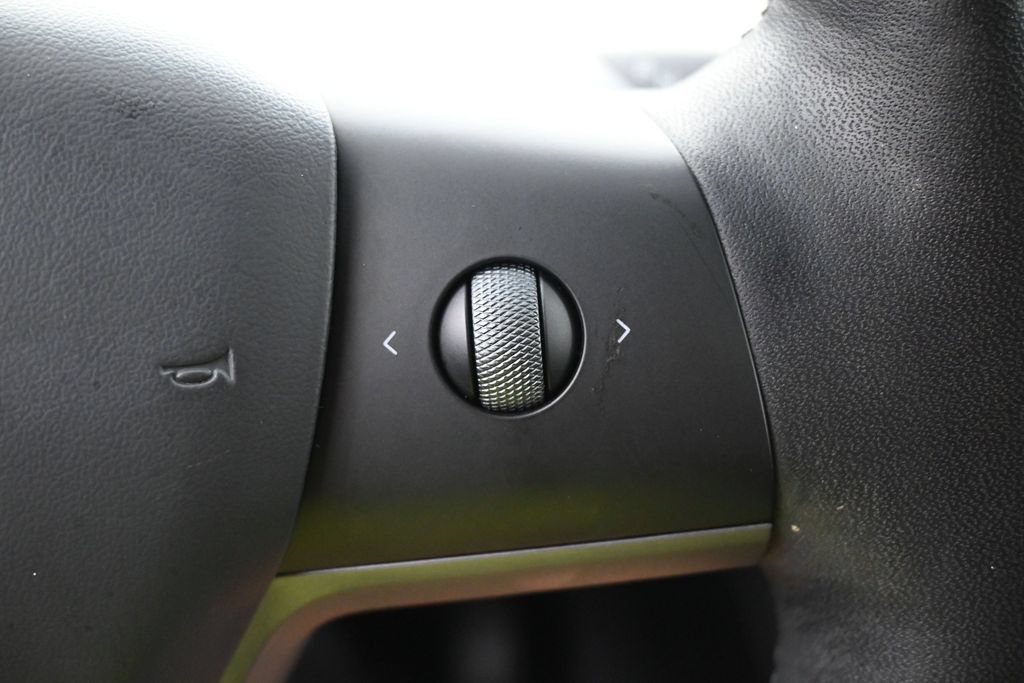 Used 2024 Tesla Model Y 2WD image 27