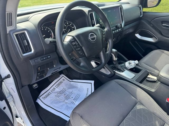 Used 2025 Nissan Frontier SV RWD image 12