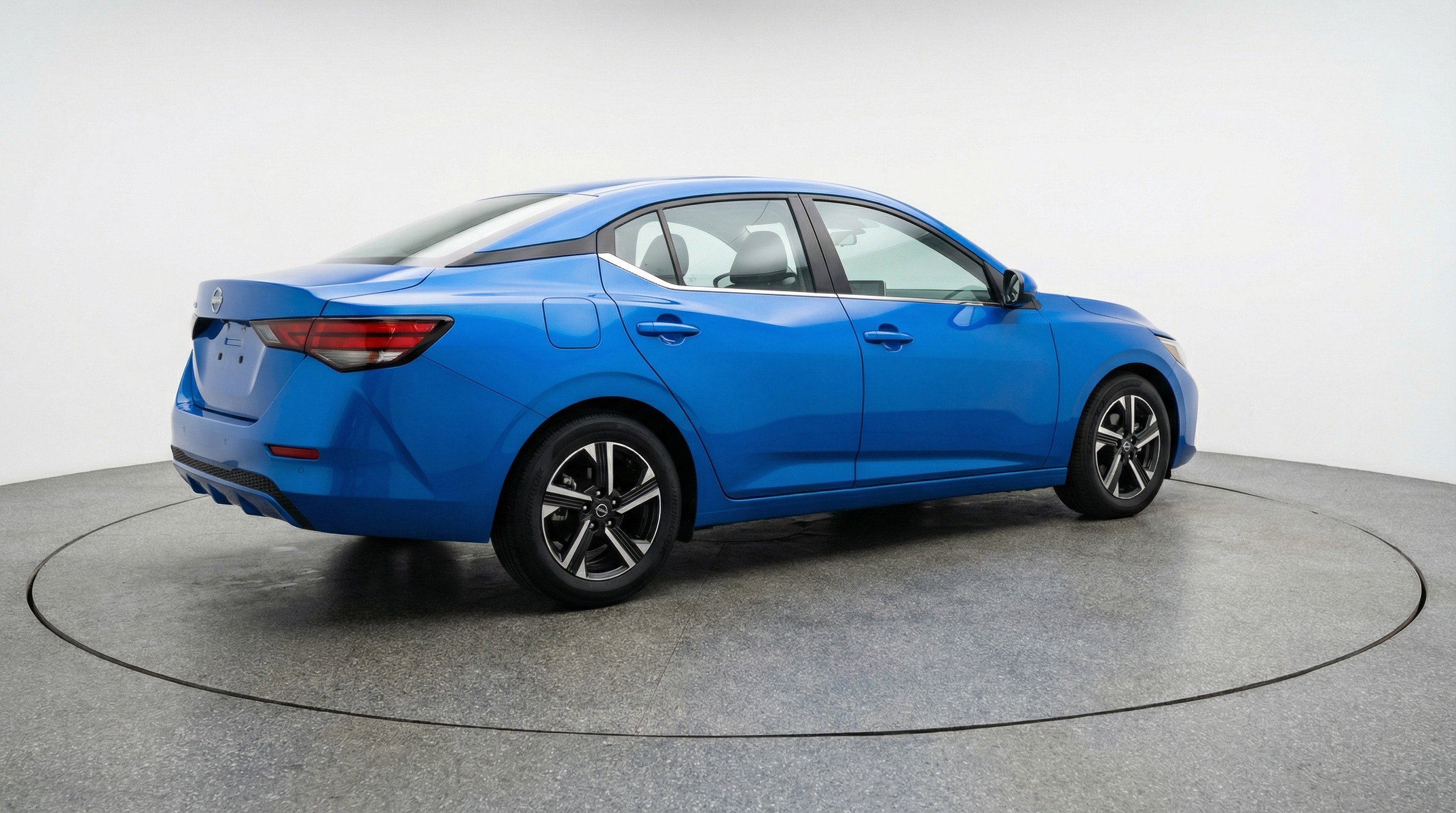 Used 2025 Nissan Sentra SV FWD image 9