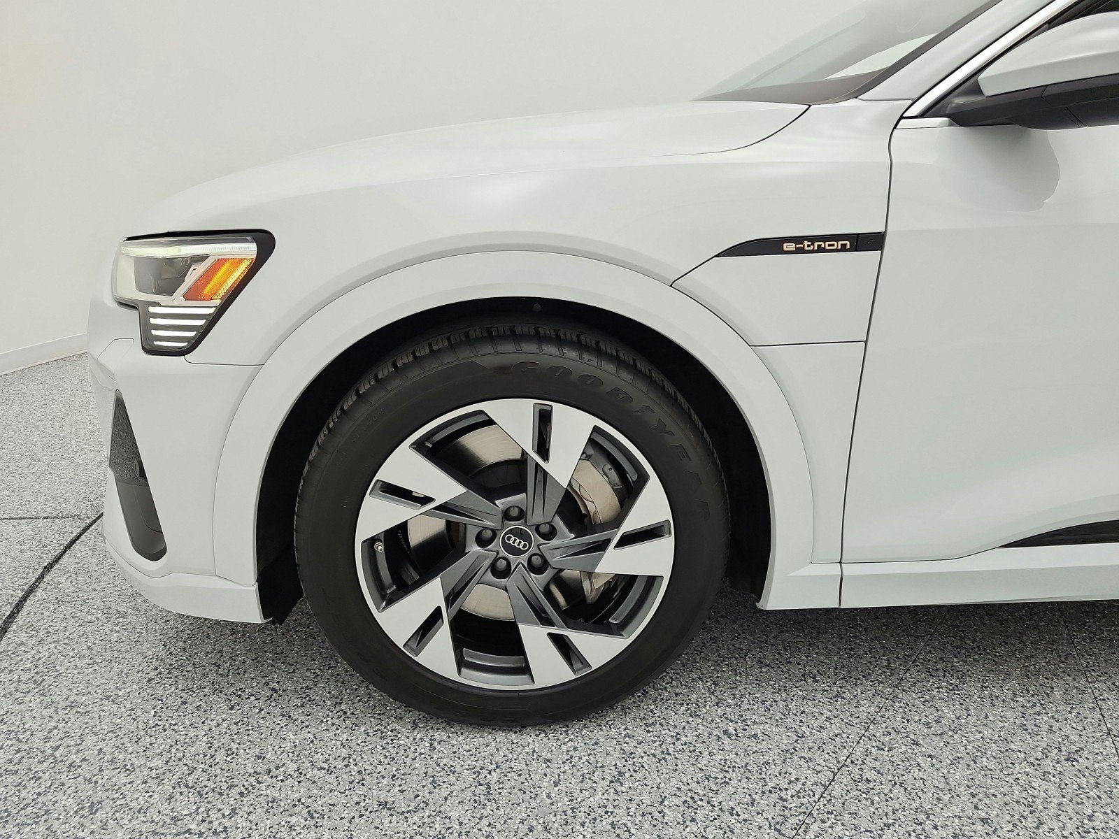 Used 2022 Audi e-tron Premium AWD/4WD image 18