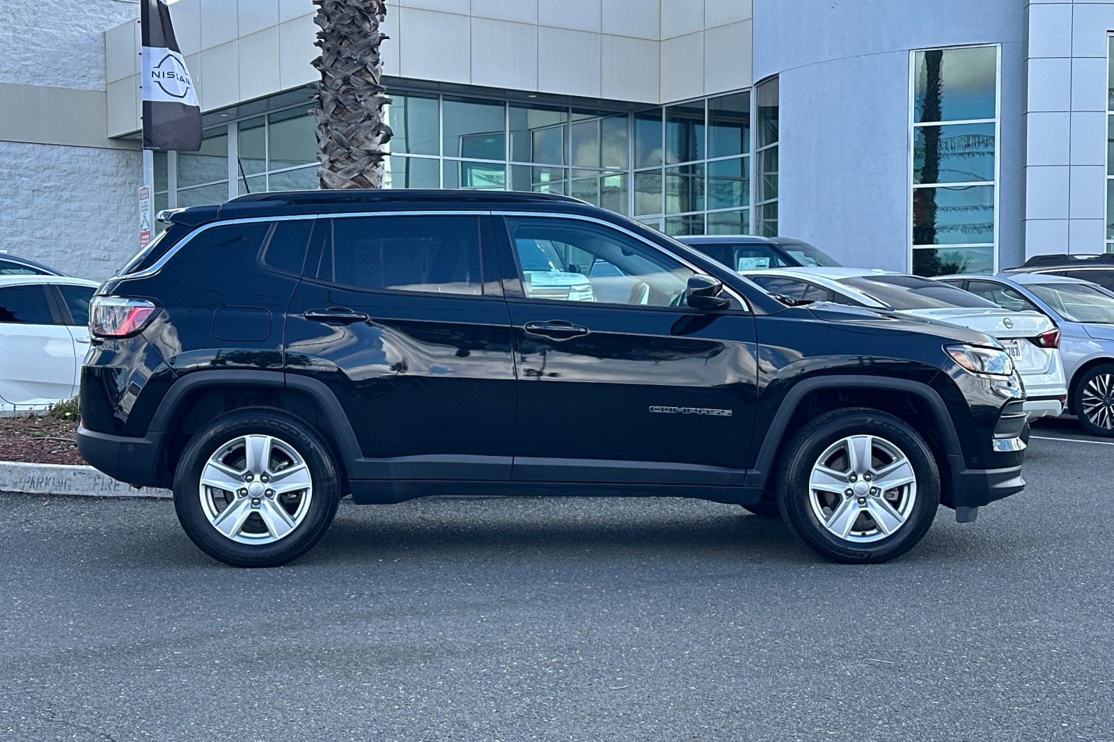 Used 2022 Jeep Compass Latitude w/ Convenience Group image 3