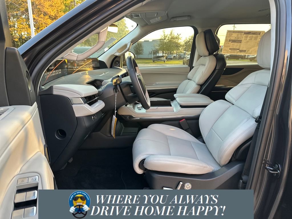 New 2026 Lincoln Navigator Premiere image 7