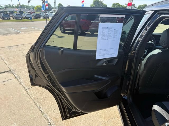 Used 2025 Chevrolet Trax LT w/ Driver Confidence Package FWD image 14