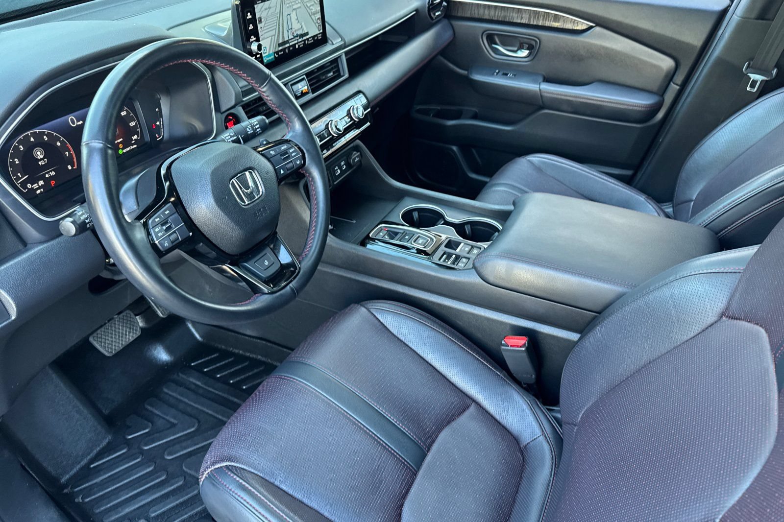Used 2025 Honda Pilot Black Edition image 11