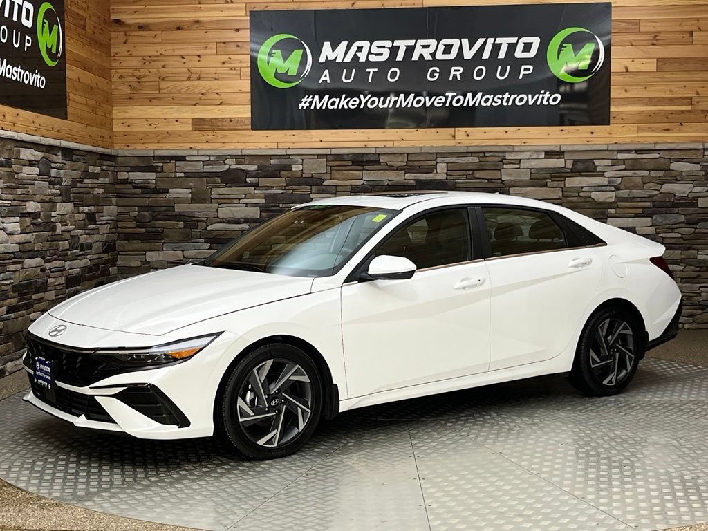 Used 2025 Hyundai Elantra SEL FWD image 13